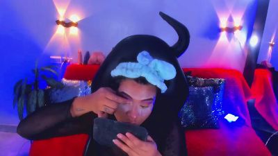 emili_roux live cam on Cam4
