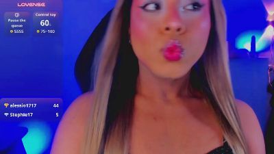 emili_roux live cam on Cam4