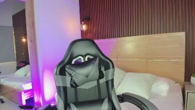 emilly_miracle live cam on Cam4