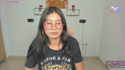 emily_villamil live cam on Cam4