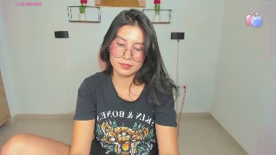emily_villamil live cam on Cam4