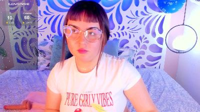 emilyy_sofiaa live cam on Cam4