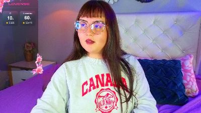 emilyy_sofiaa live cam on Cam4