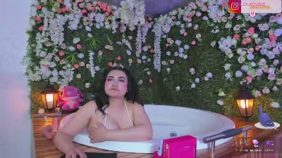 emmaamartinez live cam on Cam4