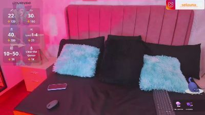 emmaamartinez live cam on Cam4