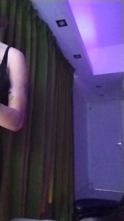 emmahot22 live cam on Cam4