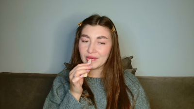 emmamaee live cam on Cam4
