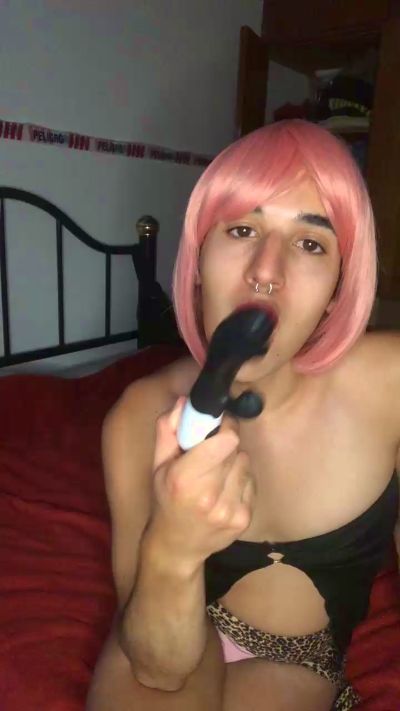 emmy_femboy live cam on Cam4