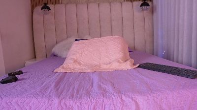 emyli_sw live cam on Cam4