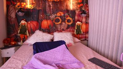 emyli_sw live cam on Cam4