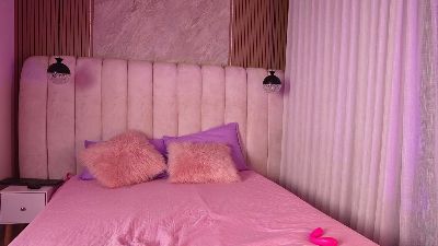 emyli_sw live cam on Cam4