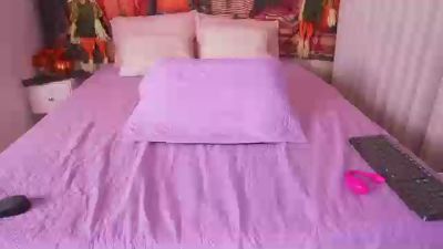 emyli_sw live cam on Cam4