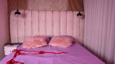 emyli_sw live cam on Cam4