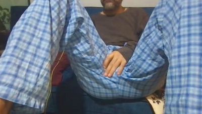 energia_hot live cam on Cam4