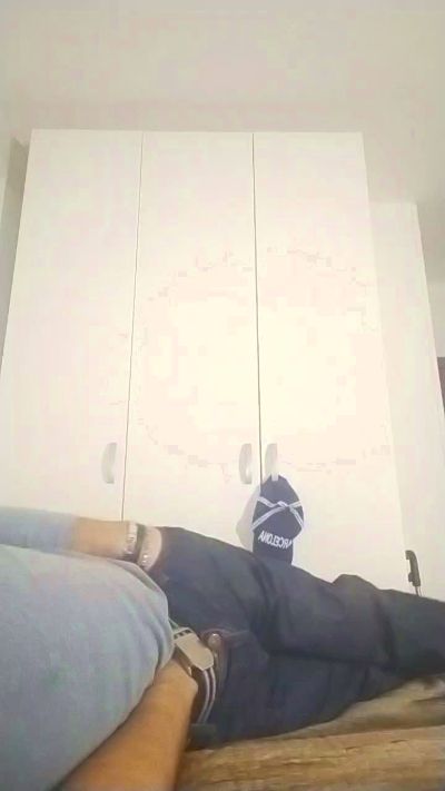 enzo733 live cam on Cam4