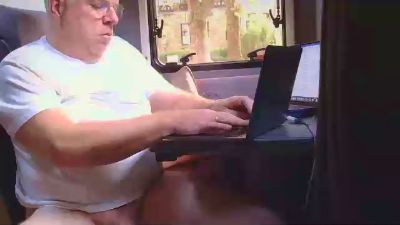 erleichtbi live cam on Cam4