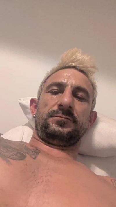 ervinsaraci20g1 live cam on Cam4