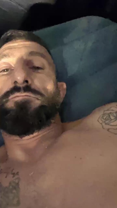 ervinsaraci20g1 live cam on Cam4