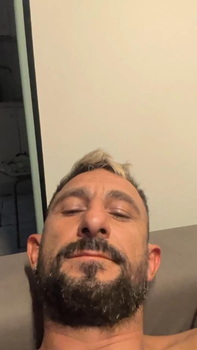 ervinsaraci20g1 live cam on Cam4