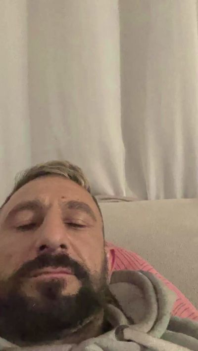 ervinsaraci20g1 live cam on Cam4