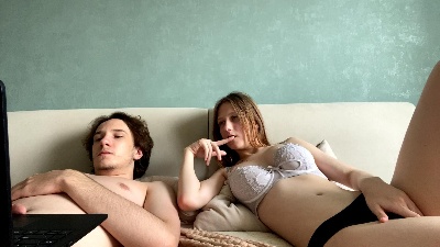 eseniacouple live cam on Cam4