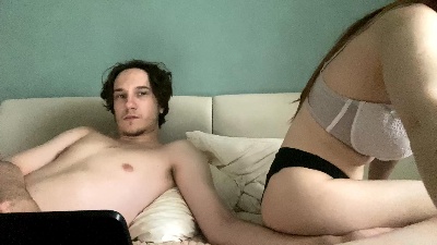 eseniacouple live cam on Cam4