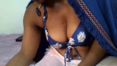 esmeli live cam on Cam4