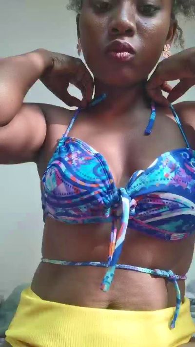 esmeli live cam on Cam4