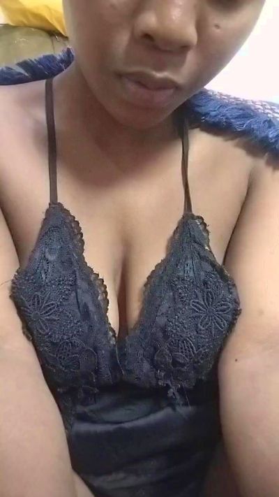 esmeli live cam on Cam4