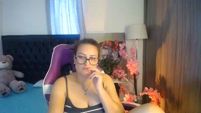 esmeralda098 live cam on Cam4
