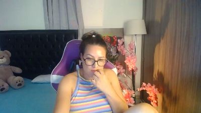 esmeralda098 live cam on Cam4