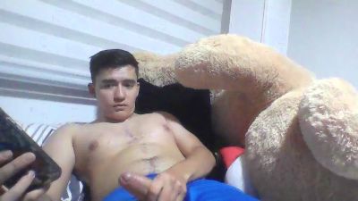 estebitan243 live cam on Cam4