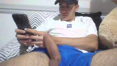 estebitan243 live cam on Cam4