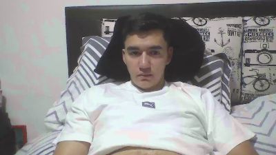 estebitan243 live cam on Cam4
