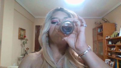 estefanitv1 live cam on Cam4