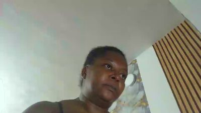 estrell902 live cam on Cam4