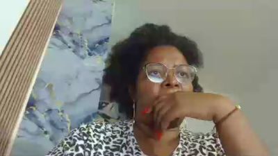 estrell902 live cam on Cam4
