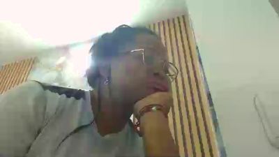 estrell902 live cam on Cam4