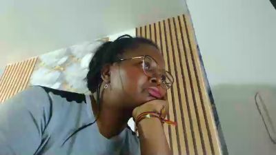 estrell902 live cam on Cam4