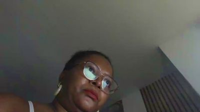 estrell902 live cam on Cam4