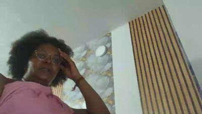 estrell902 live cam on Cam4