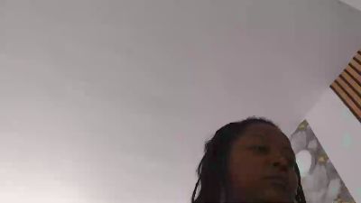 estrell902 live cam on Cam4