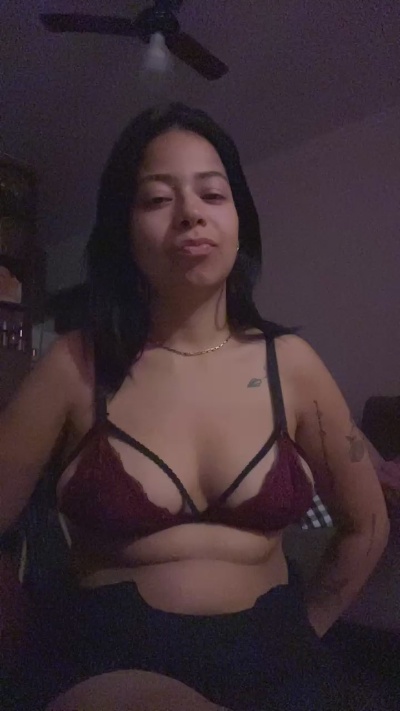 eusouleticia live cam on Cam4