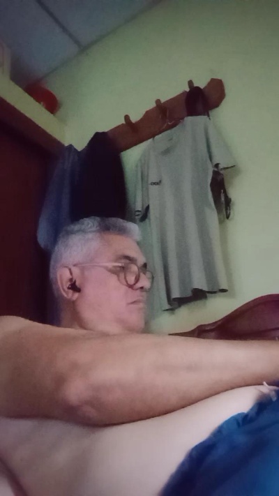 ezepe1 live cam on Cam4