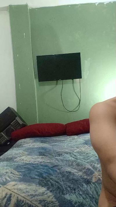 fUMAN2FLORES live cam on Cam4