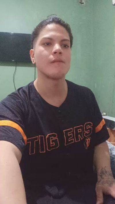 fUMAN2FLORES live cam on Cam4