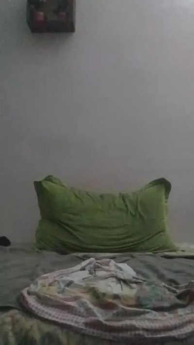 fefe1981 live cam on Cam4