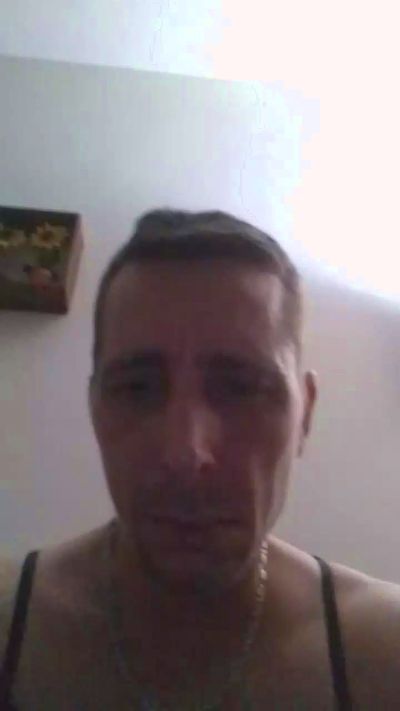 fefe1981 live cam on Cam4
