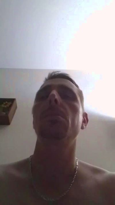 fefe1981 live cam on Cam4