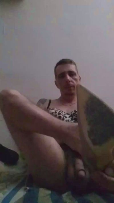 fefe1981 live cam on Cam4